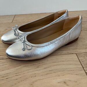 CLARKS Fawna Lily Silver Leather Ballet Shoes Flats Classic Preppy Classic Comfy